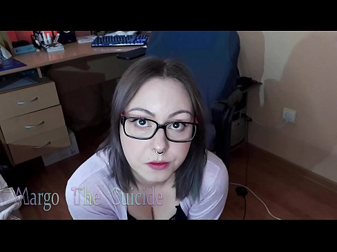 ❤️ Seksuali mergina su akiniais giliai čiulpia dildo į kamerą Super seksas prie mūsų
