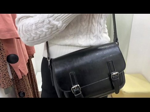 ❤️ Vieša jaunos kalės FeralBerry masturbacija su dildo aprangos kambaryje Super seksas prie mūsų